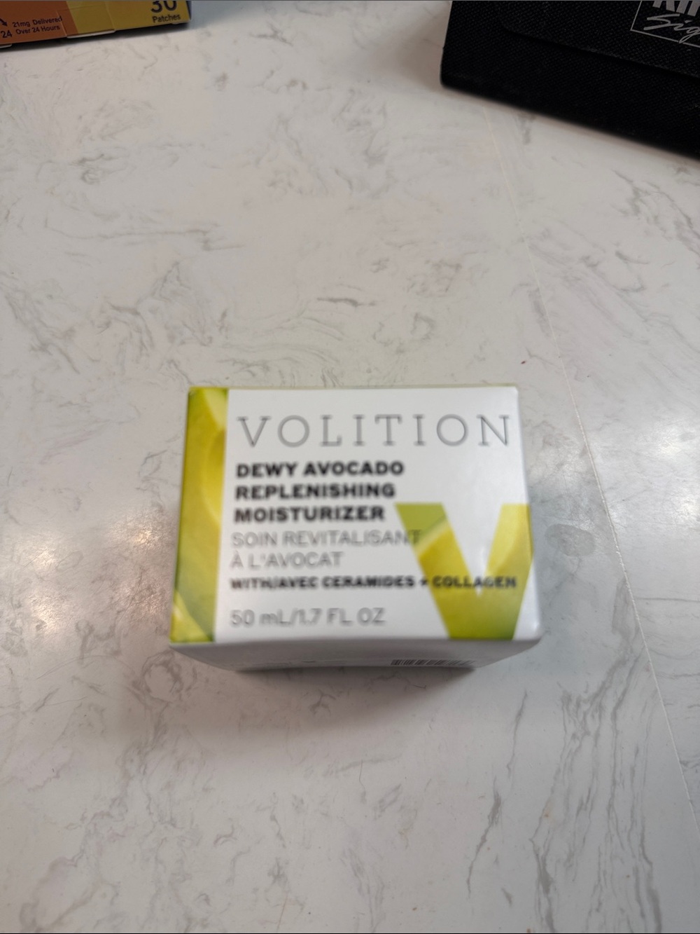 Dewy Avocado Replenishing Moisturizer — Light Green